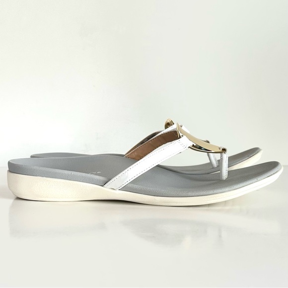 VIONIC RAYSA WHITE PATENT LEATHER SLIP-ON SUPPORTIVE TOE-POST THONG SANDAL Sz8.5 - Picture 8 of 11